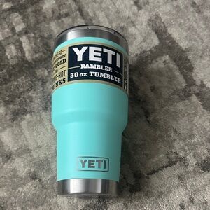 NWT YETI Rambler 30 oz Tumbler